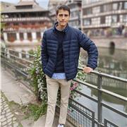 Je suis étudiant qui peut très bien donner des cours d'histoire